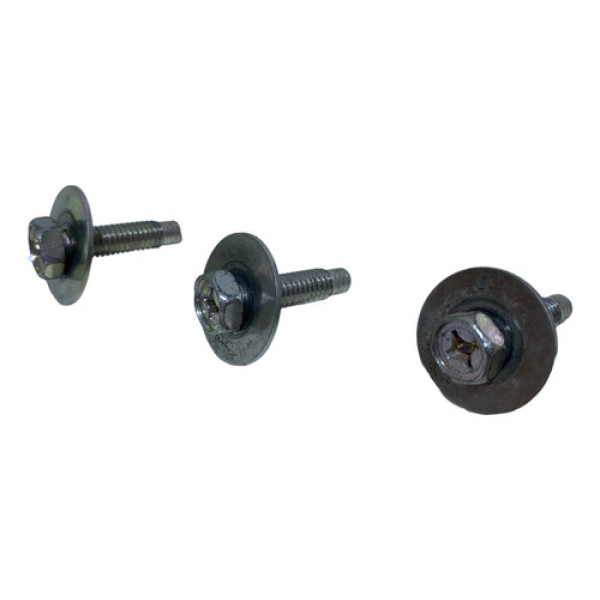 Parafusos Fixação Limpador Traseiro Nissan March 2012