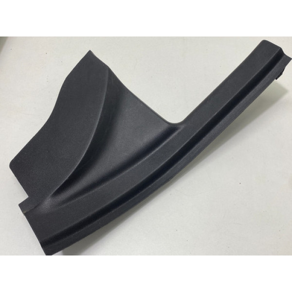 Soleira Porta Traseira Direita Gm Tracker 2021 Detalhe